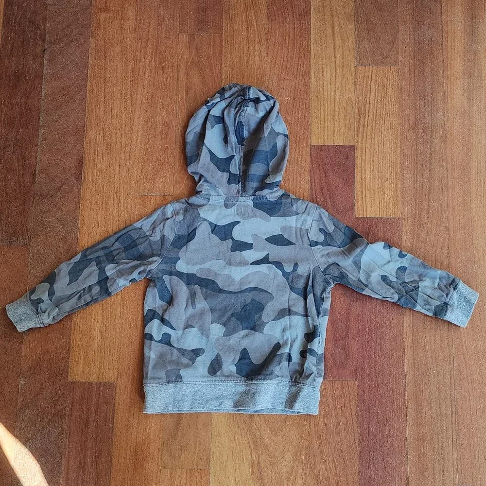 OshKosh B'gosh Gray Camo Hooded Jersey Size 3T